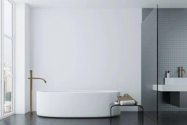 Baño blanco, azulejos grises y bañera redonda — Foto de Stock