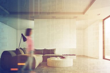 Oturma odası yuvarlak masa, kanepe, kadın