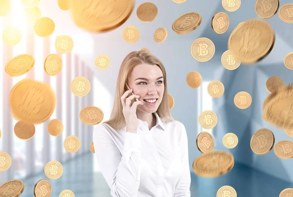 Sarışın işkadını telefon, bitcoin yağmur