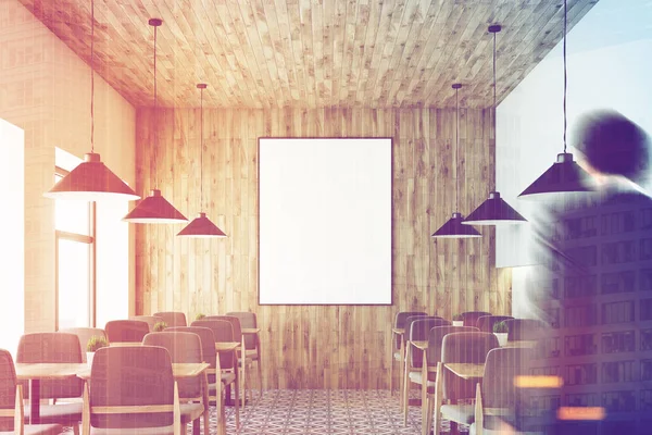 Beyaz Cafe, ahşap tavan, poster, insanlar