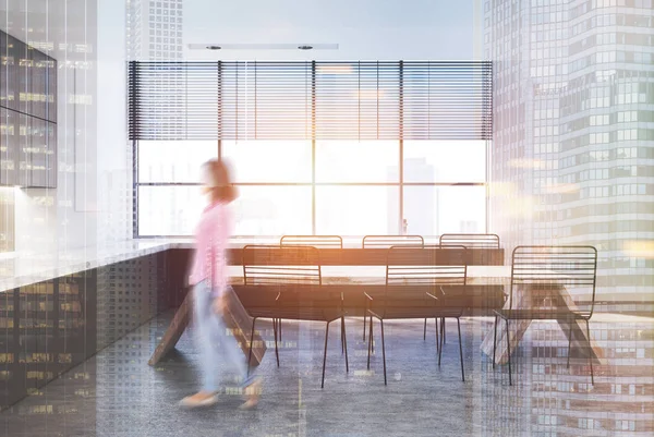 Beyaz yemek odası ve mutfak, karanlık mermer, kız