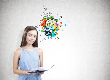 Bir kitap, ampul bir genç kız portresi