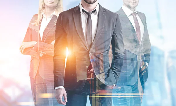 Business team in a foggy city — Stock Photo, Image