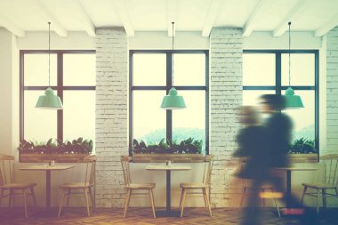 Tuğla Cafe ahşap sandalye ile tonda