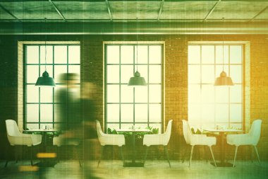 Tuğla kafe tonda beyaz sandalye ile