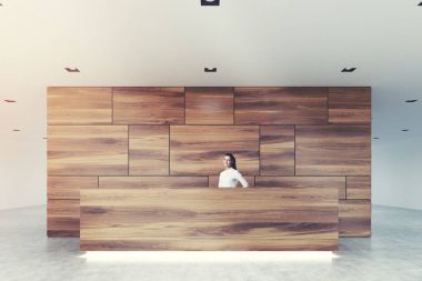 Tahta ve cam Resepsiyon lobi closeup, kız