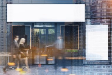 Gri kafe dış dört poster, insanlar ile tonda