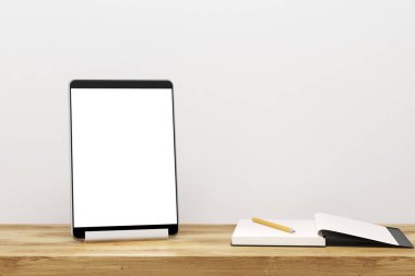 Tablet bilgisayarda ahşap bir masa