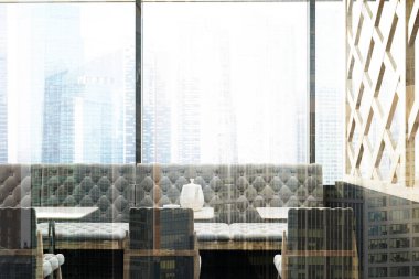 Çatı kafe tonda gri kanepeler