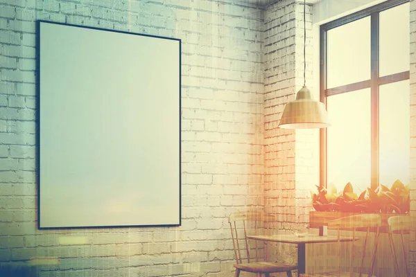 Beyaz rick kafe yakın bir posteri ile yukarı toned