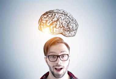 Şaşırmış gibi yenilikçi gözlük ve beyin kroki