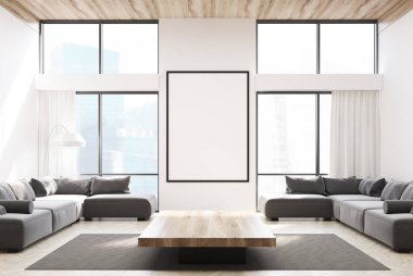 Beyaz oturma odası, gri kanepeler ve poster