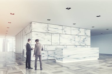 Mermer ve cam Resepsiyon lobi yan closeup, erkekler