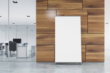 Dikey poster bir ışık ahşap duvar bir lobi yakınındaki bir gri office katta duruyor. Açık alan ofis sol tarafta. 3D render alay