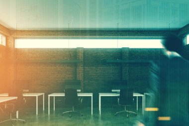 Tuğla açık tonda alan ofis, adam,