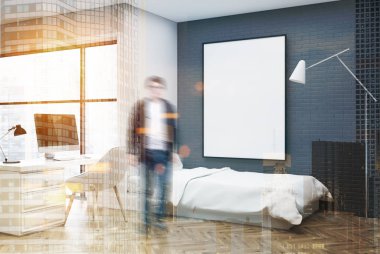 Gri tuğla yatak odası, bilgisayar ve poster köşe adam