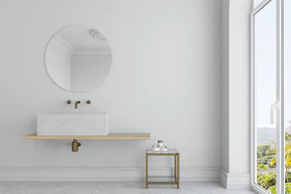 Bagno bianco, lavabo e specchio in marmo — Foto Stock