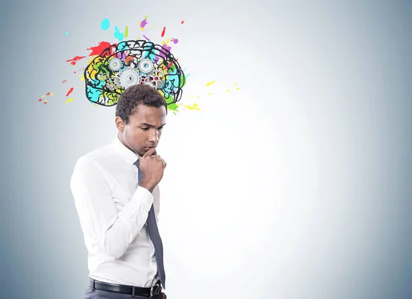 Pensativo hombre de negocios afroamericano, engranajes cerebrales —  Fotos de Stock