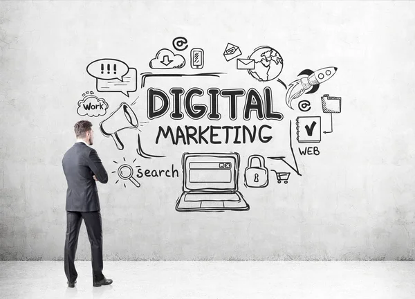 Zakenman kijken naar digitale marketing pictogrammen — Stockfoto