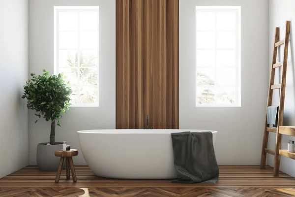 Baño blanco y de madera, bañera blanca de primer plano —  Fotos de Stock
