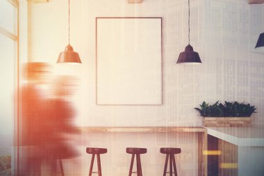 Beyaz ahşap bar, stand ve poster closeup tonda