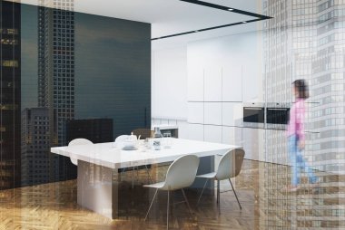 Bir tablo, köşe, kız ile beyaz ve siyah mutfak