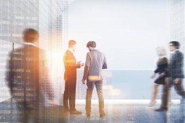 Beyaz ve ahşap duvar ofis, gri Resepsiyon, erkekler