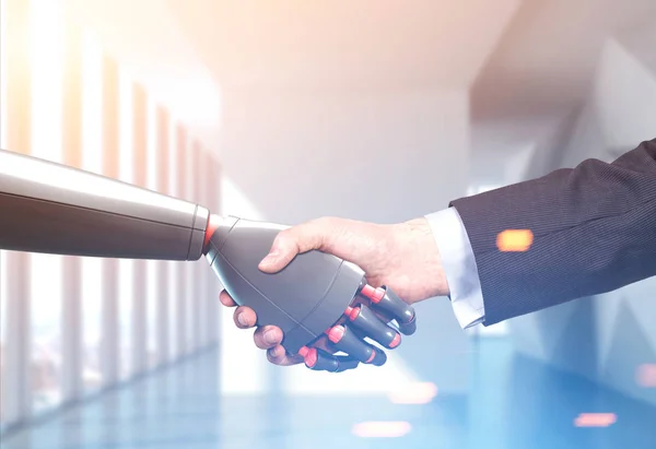 Člověk a robot handshake, kancelář — Stock fotografie