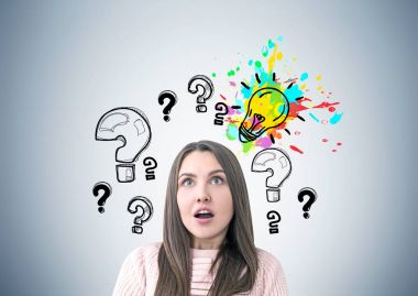 Şaşırmış gibi kadın pembe, sorular ve cevaplar