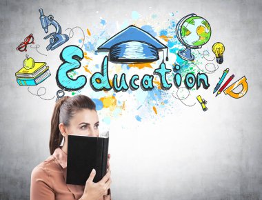 Bıyıklı, eğitim ile yüz kapsayan iş kadını