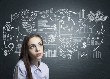 Rüya gibi genç bir kadın ve bir iş planı kroki