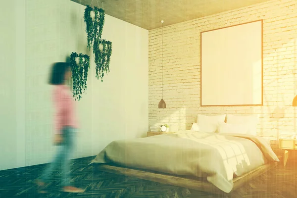 Beyaz tuğla yatak odası, poster, tonda bitkiler köşe — Stok fotoğraf