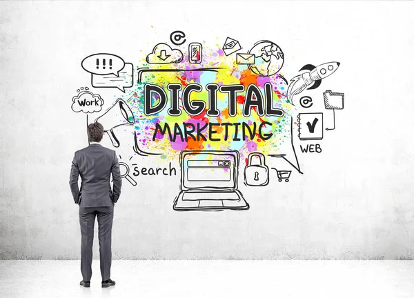 Zakenman kijken naar digitale marketing schets — Stockfoto