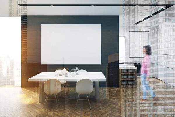 Bir tablo, poster, kız ile beyaz ve siyah mutfak