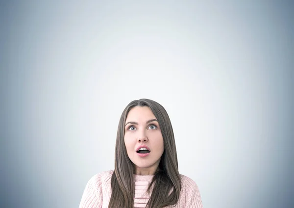 Portrait of an astonished woman in pink — Stock Photo, Image