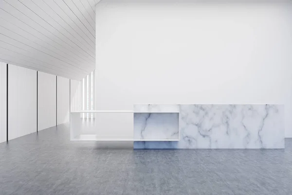 Büro mit weißen und hölzernen Wänden, Rezeption aus Marmor — Stockfoto