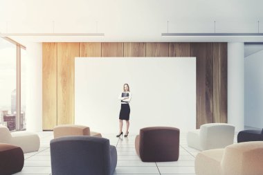 Office sınıf renkli sandalyeler closeup, kız