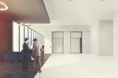 Alan office, asansörler, insanlar bekliyor