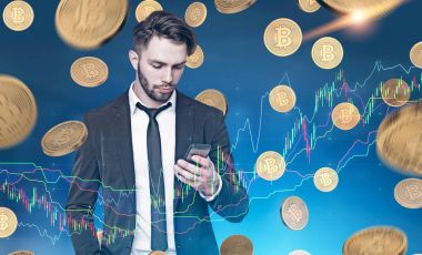 Seyir telefon, bitcoin yağmur, grafikler işadamı