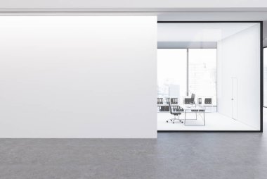 CEO office cam ve beyaz duvarlı