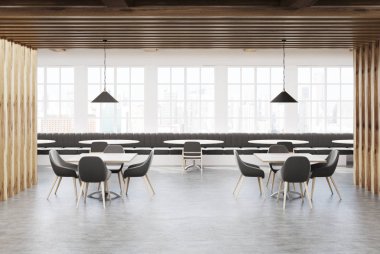 Beyaz ve ahşap çatı kafe