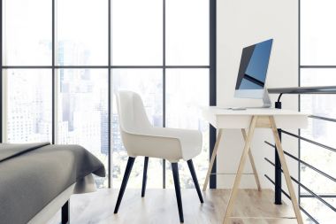 Bir çatı katında ev ofis