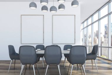 Yemek odası iki afiş, gri sandalye ile