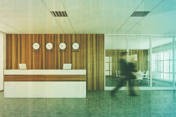 Beyaz ahşap Resepsiyon, önden görünüm, insanlar