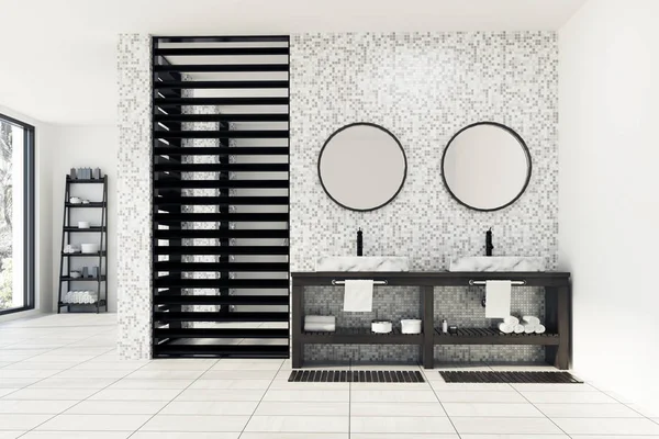 白いタイル張りのバスルーム、シンク、シャワー — ストック写真