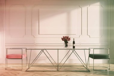 Beyaz yemek odası, pembe, gri sandalye poster tonda