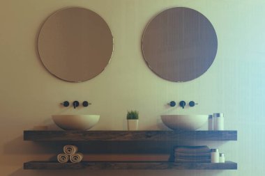 Yuvarlak aynalar tonda ile çift lavabo