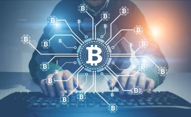 Tanınmayan adam yazarak, bitcoin hologram