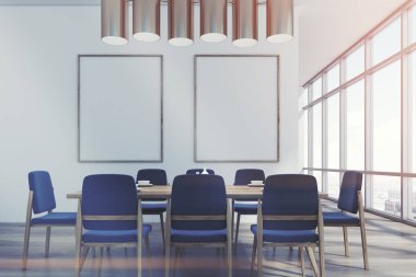 Yemek odası ile iki afiş, avuç içi, tonda