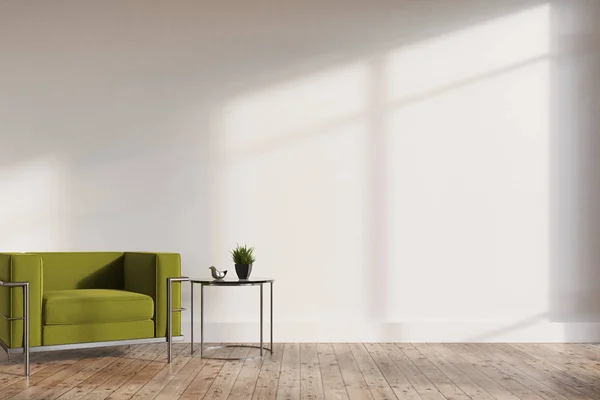 Minimalistisches Wohnzimmer, grüner Sessel — Stockfoto